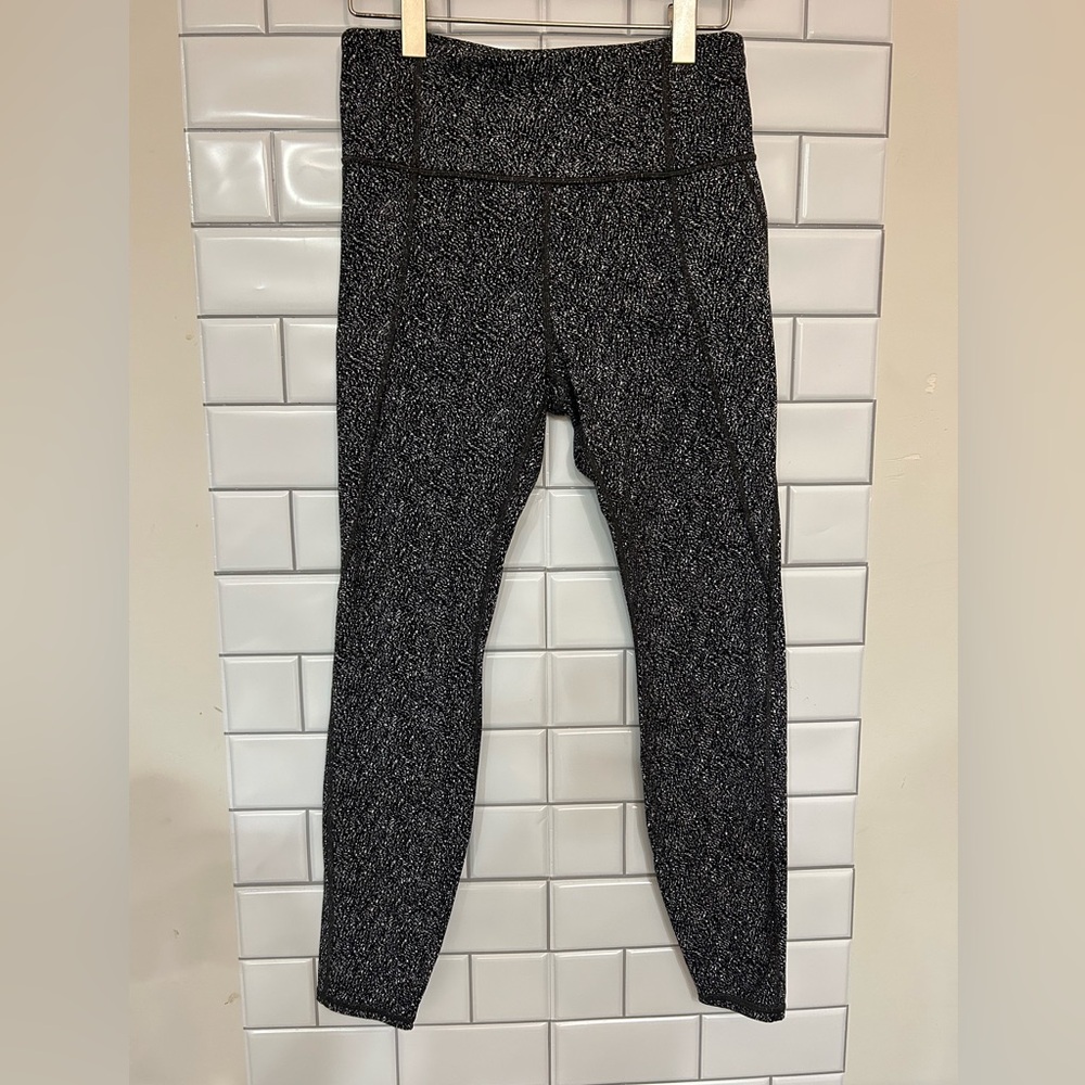 Athleta leggings Full leg/ with pockets Size M